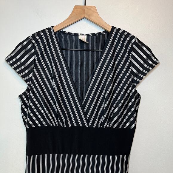 Glory Women's Striped V-neck Stretch Midi Dress Black White Size Medium - Picture 2 of 5